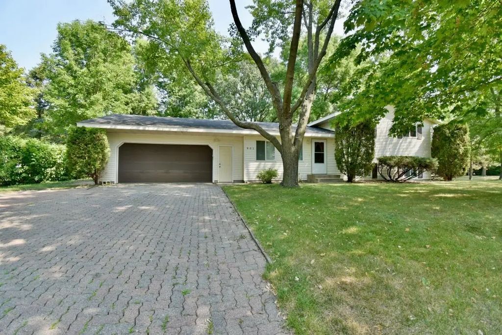 801 Maywood Drive, St Cloud