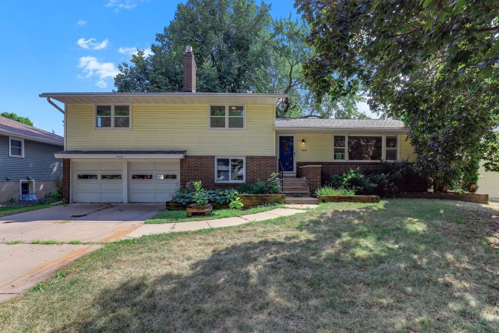 1866 Shryer Avenue W, Roseville
