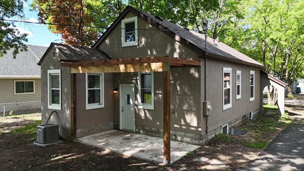 4158 Zane Avenue N, Robbinsdale