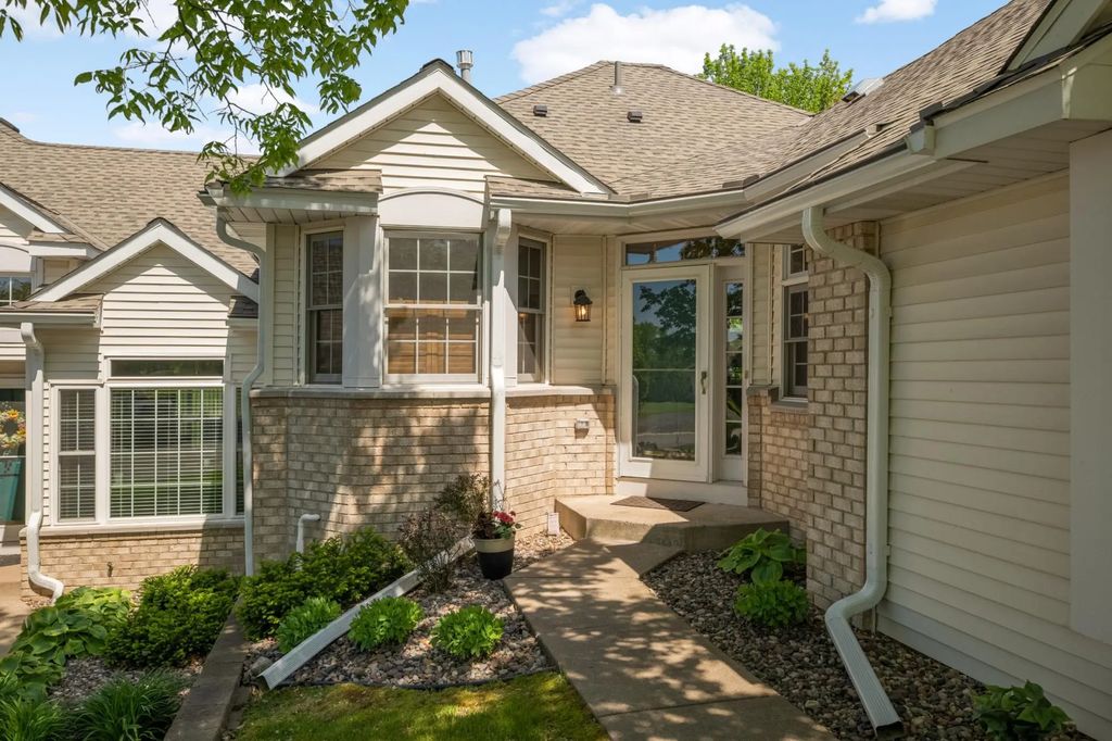 16270 Crystal Hills Drive, Lakeville