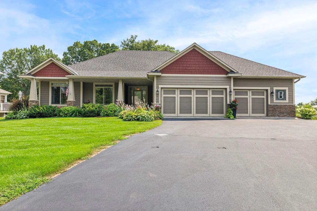 1749 Charleston Lane, Waconia