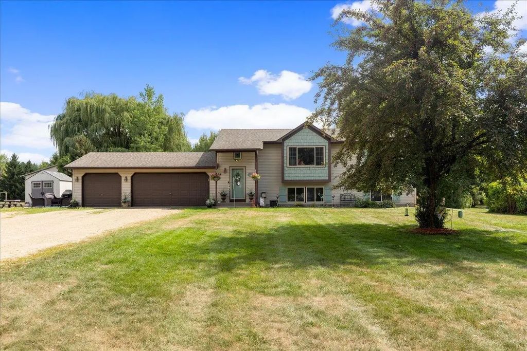 3488 Essen Road Ne, Cambridge
