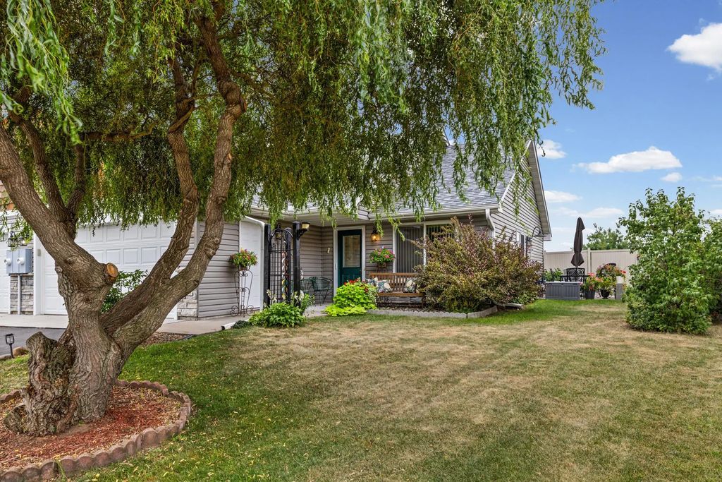 53 Meadowlark Lane, Hudson