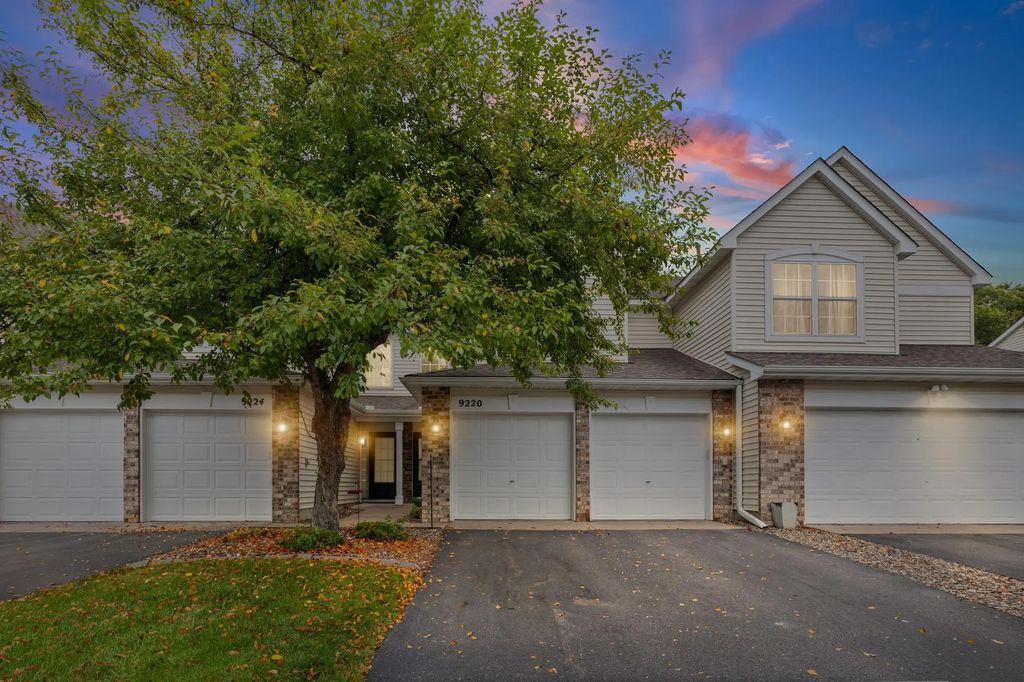 9220 Merrimac Lane N, Maple Grove