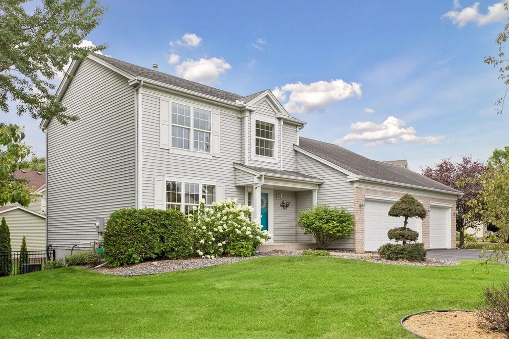 957 Lake Ridge Bay, Woodbury