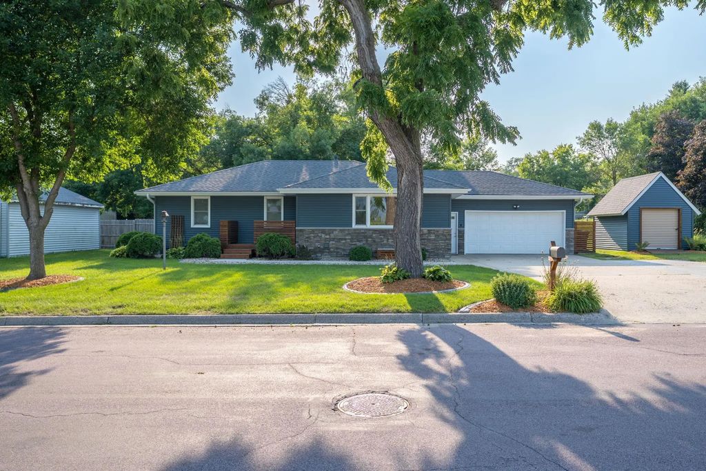 914 N 5th Street, Saint Peter