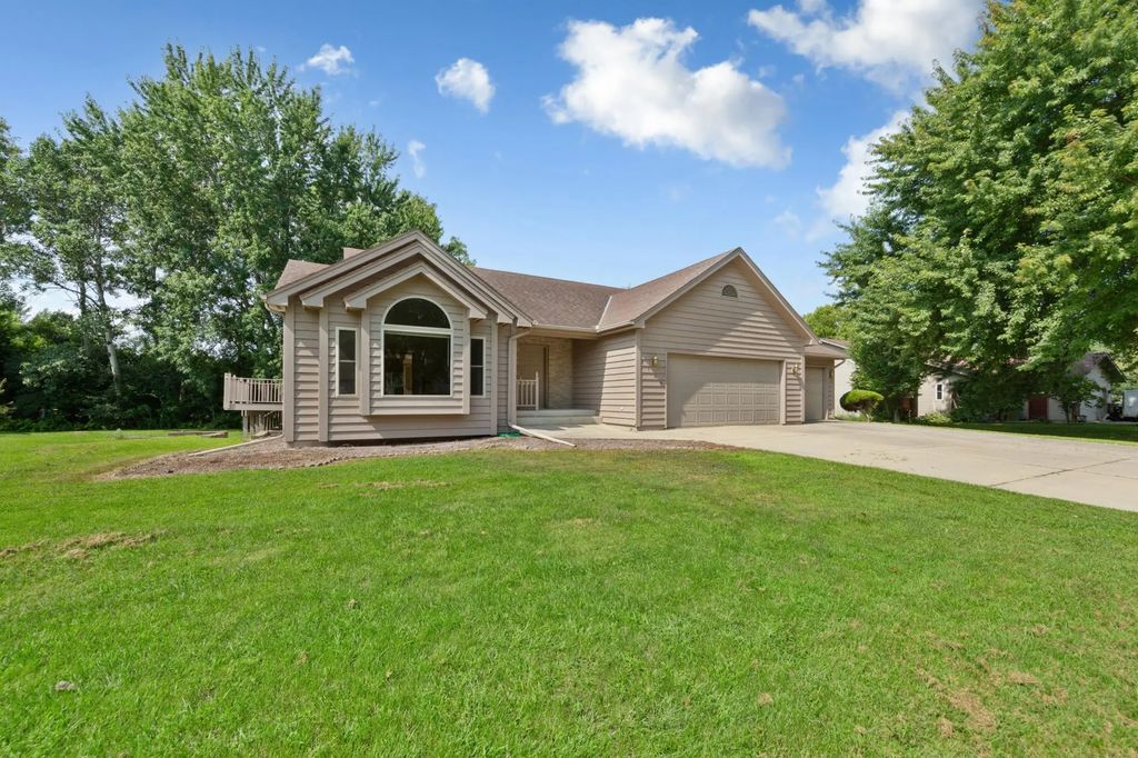 1160 Greenleaf Road, Owatonna
