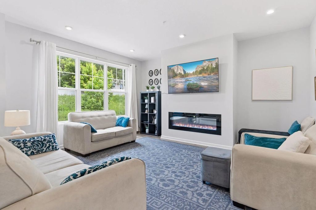 2864 Lexington Place N, Roseville
