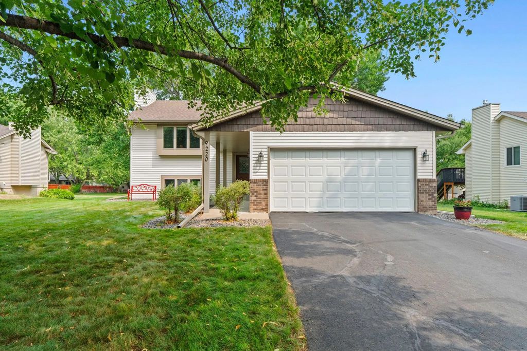 9220 Orchid Lane N, Maple Grove