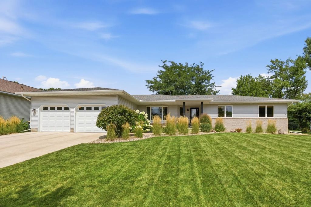 137 Elk Drive Se, Hutchinson