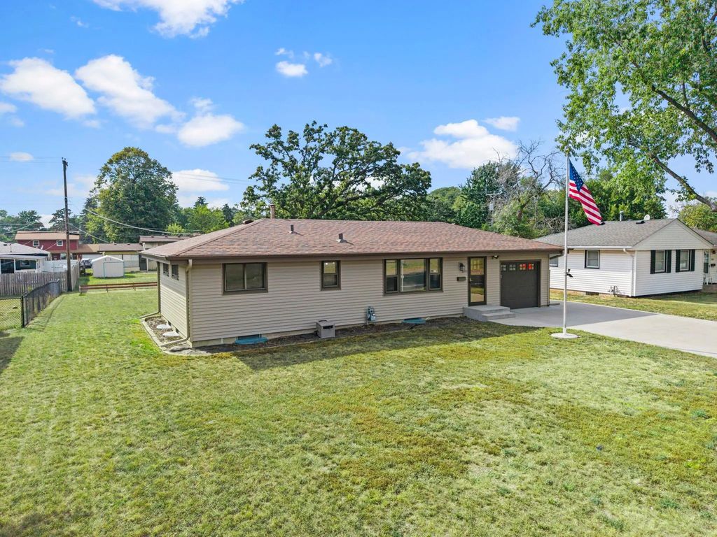 6010 7th Street Ne, Fridley