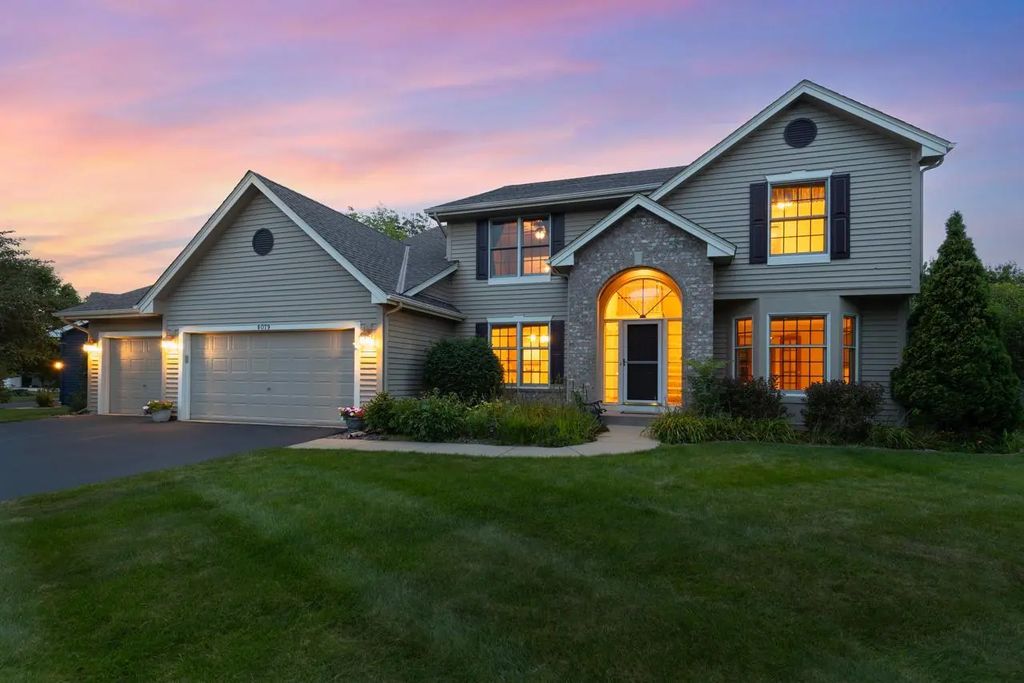 8079 Spruce Trail, Eden Prairie