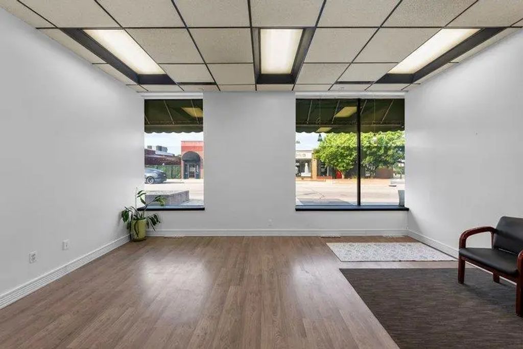 4180 W Broadway Avenue, Robbinsdale