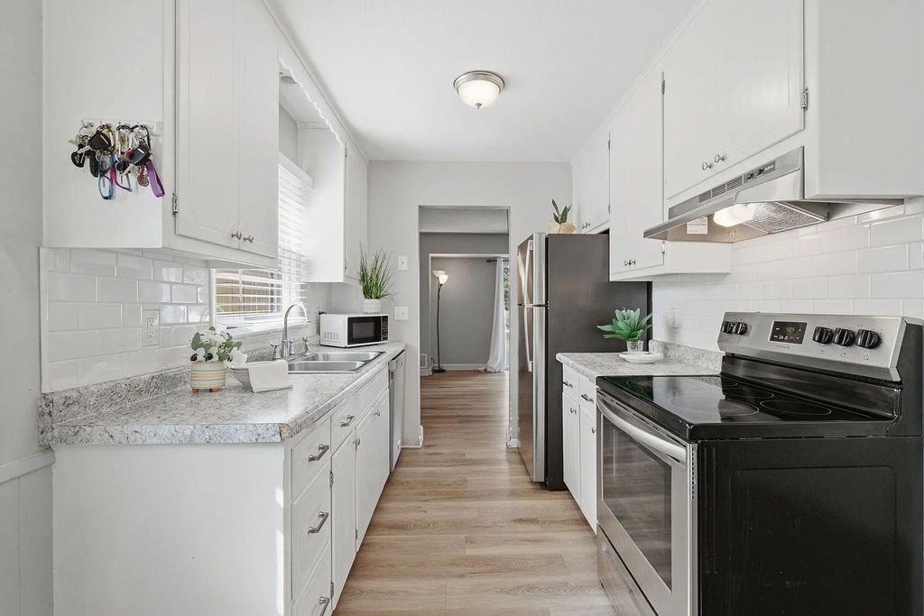 1600 Amy Lane, Brooklyn Center