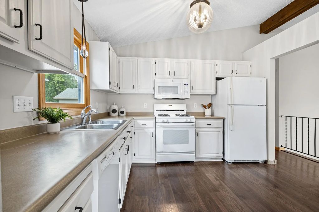 3531 Pilgrim Lane N, Plymouth