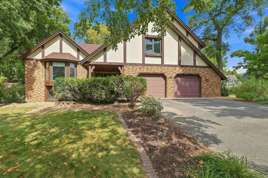 7885 Lower 139th Court, Apple Valley