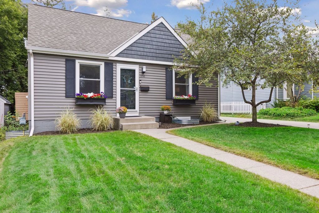 2745 Blackstone Avenue, Saint Louis Park