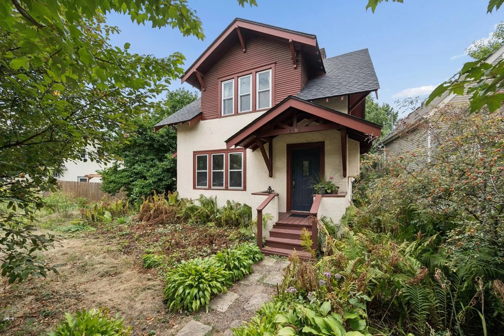 2096 Como Avenue, Saint Paul