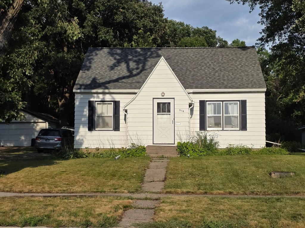518 N Burlington Avenue, Fergus Falls