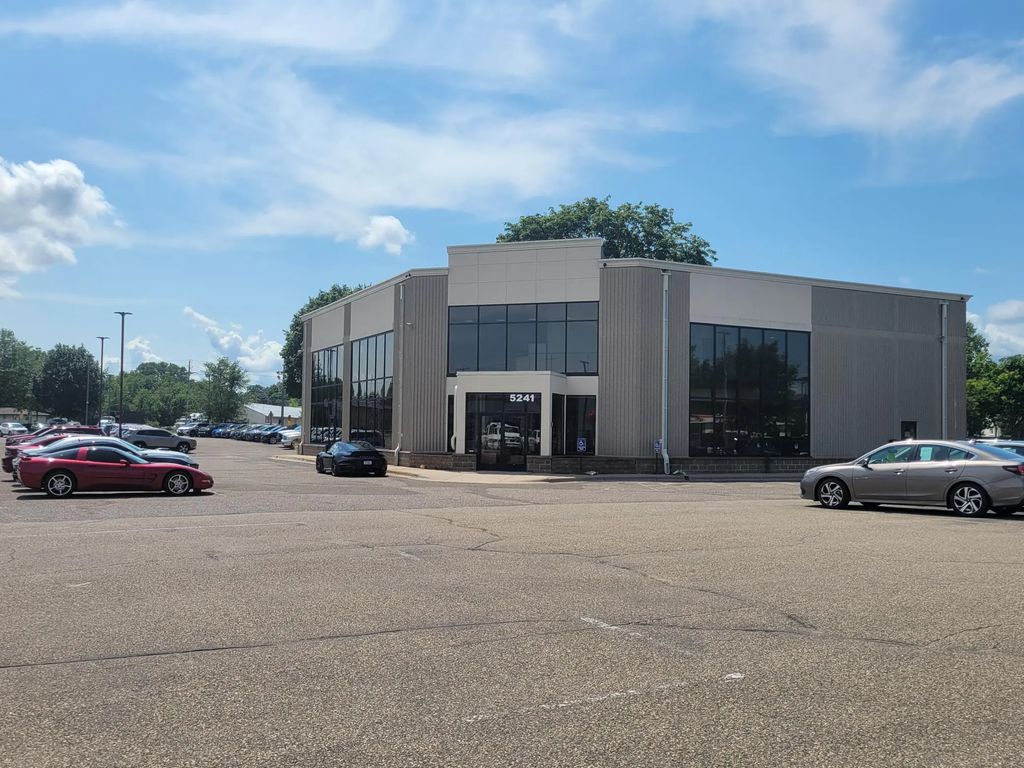 5241 W Broadway Avenue, Crystal