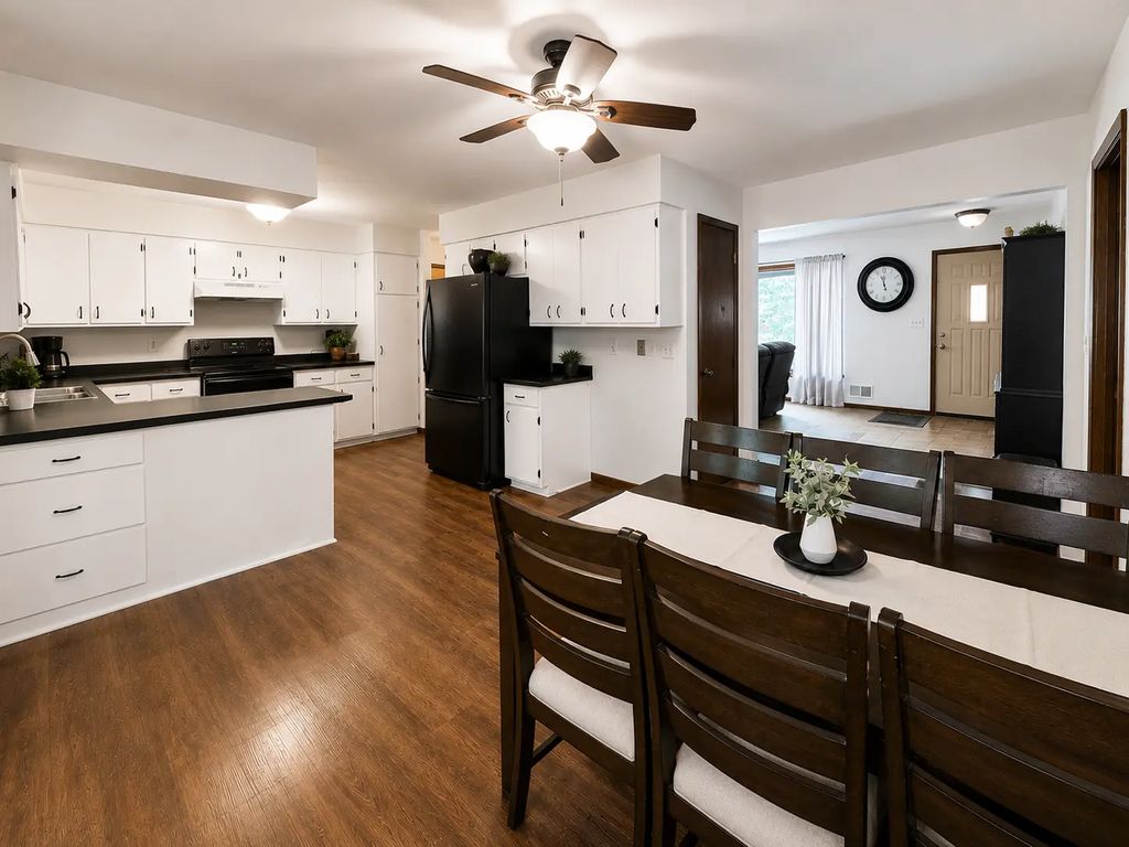 1516 Wellington Crescent, Faribault