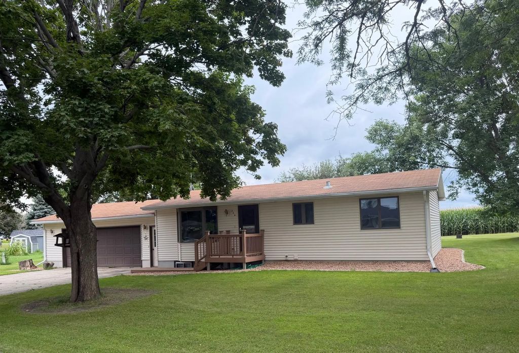 306 9th Avenue, Clarkfield
