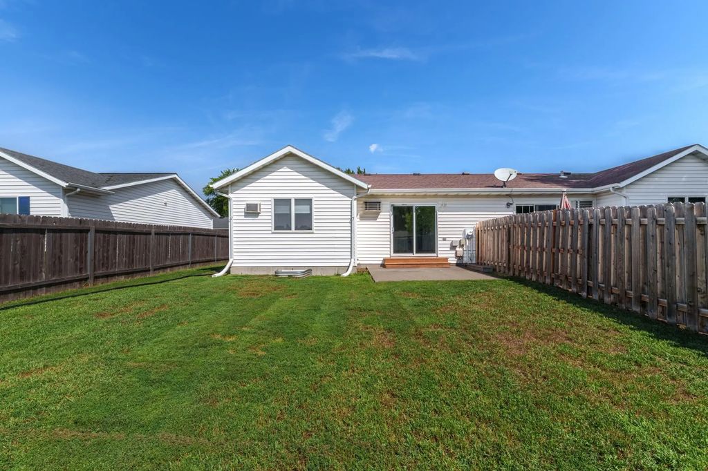 2017 32nd Avenue S, Fargo