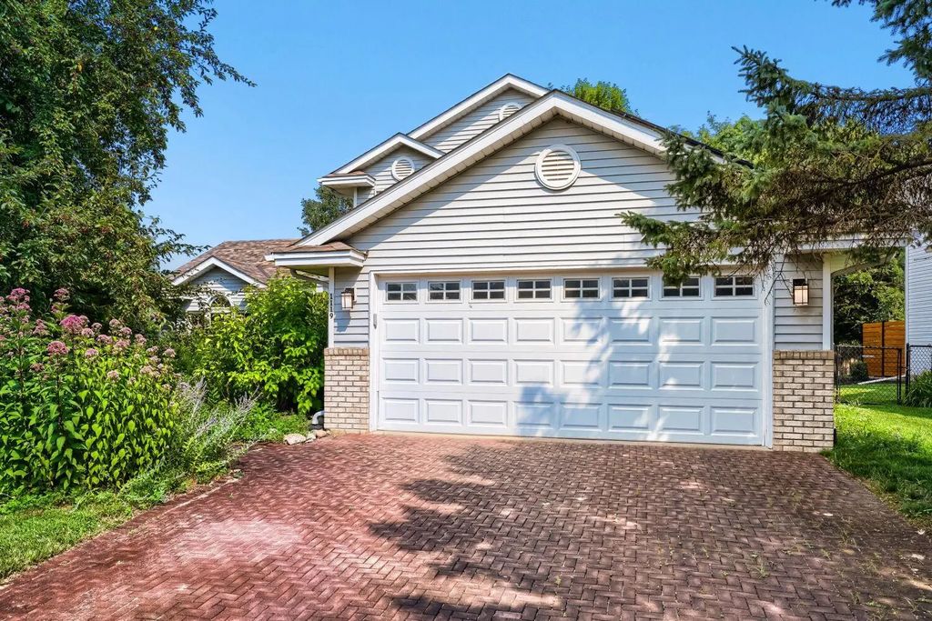 1119 Bonnieview Drive, Woodbury