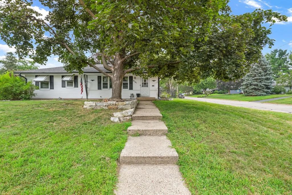9141 Oliver Avenue S, Bloomington