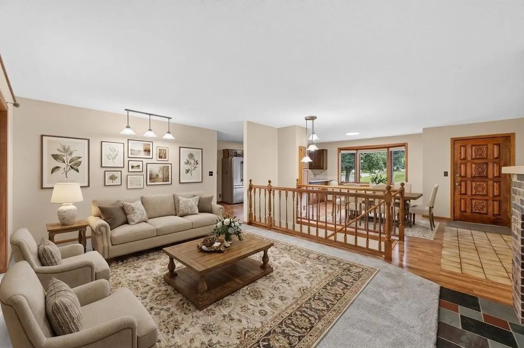 7712 Riverdale Drive N, Brooklyn Park