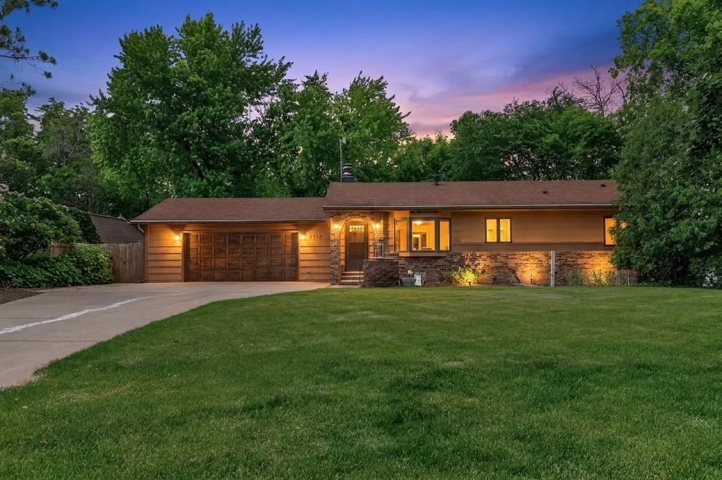 7712 Riverdale Drive N, Brooklyn Park