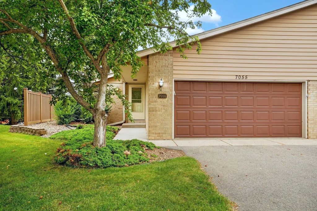 7055 Robinwood Trail, Woodbury