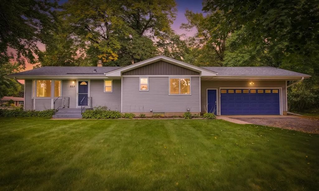 727 Tanglewood Drive, Shoreview
