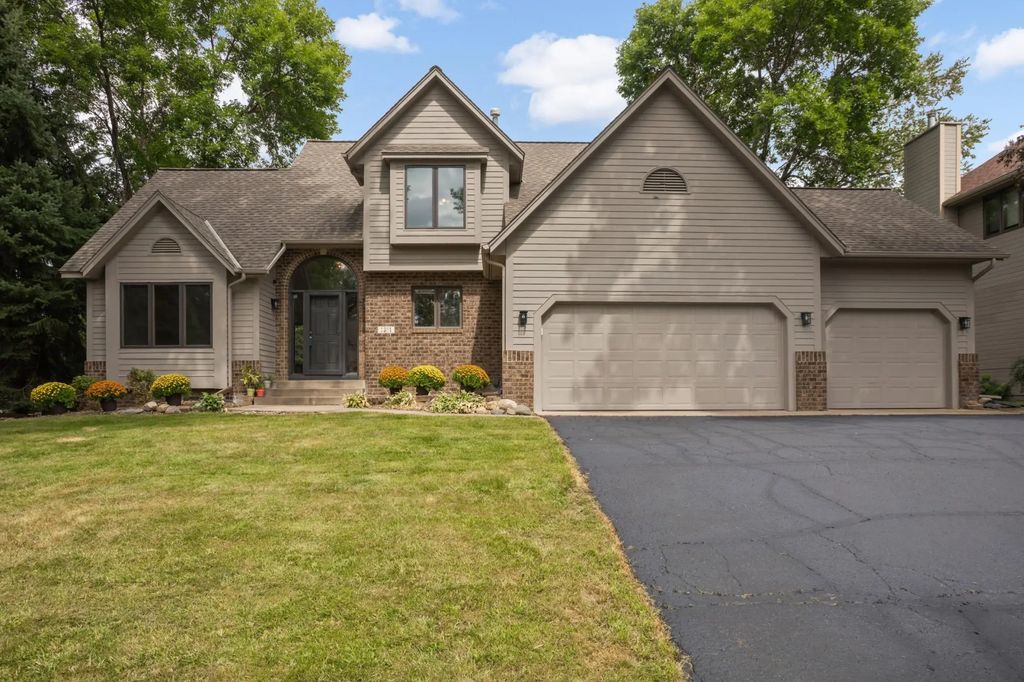 1381 Interlachen Drive, Eagan