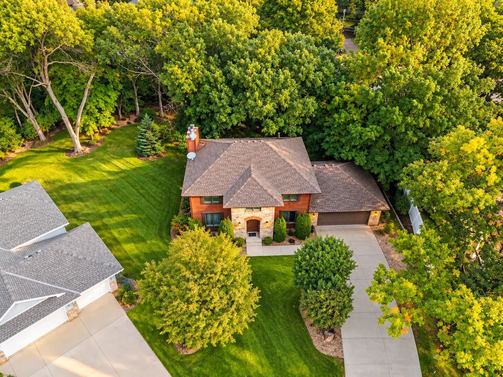 5262 Oxbow Court, Champlin