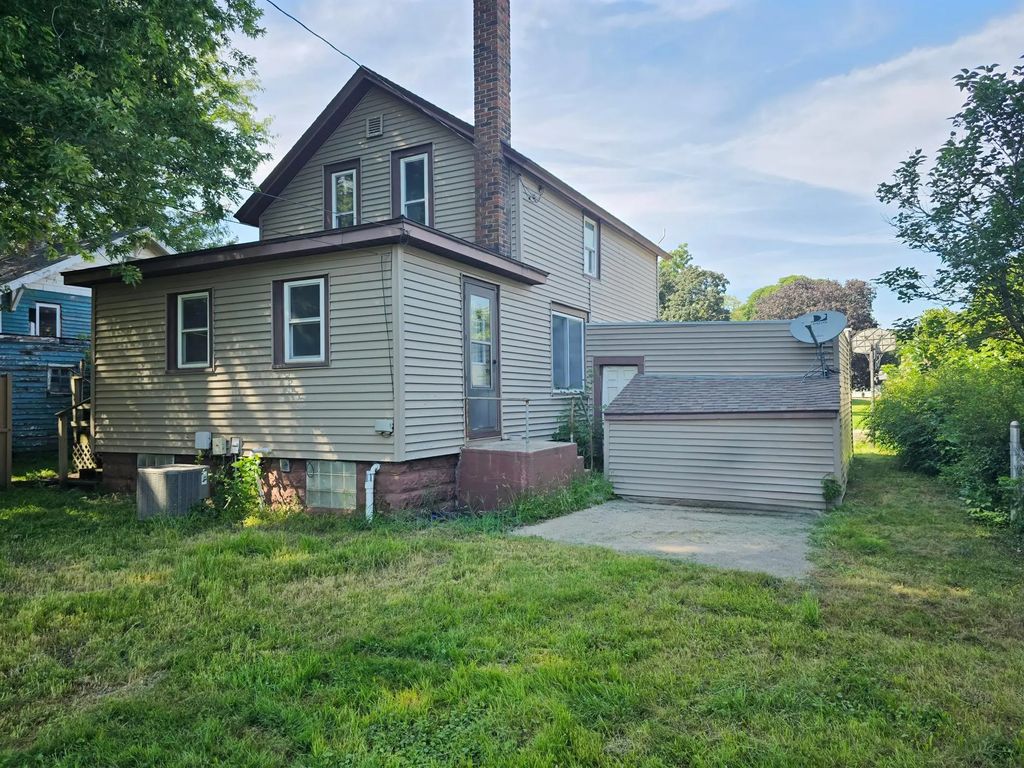 706 E 3rd Street, Fairmont