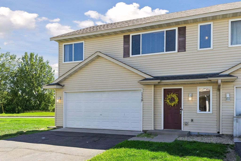 1348 Willow Trail, Farmington