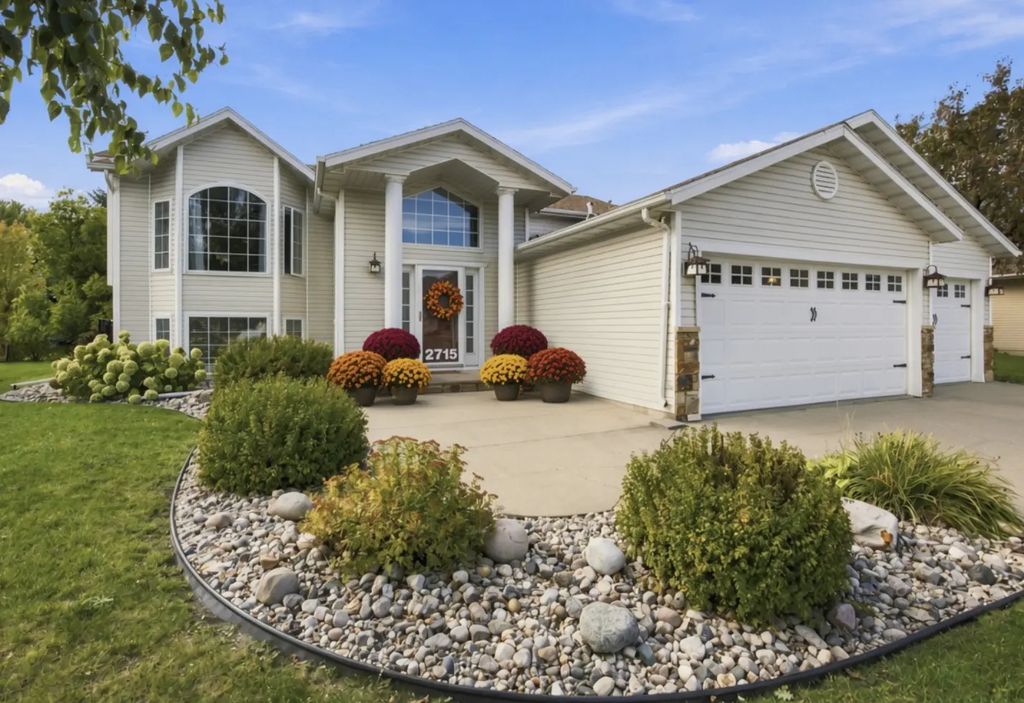 2715 32nd Street S, Fargo