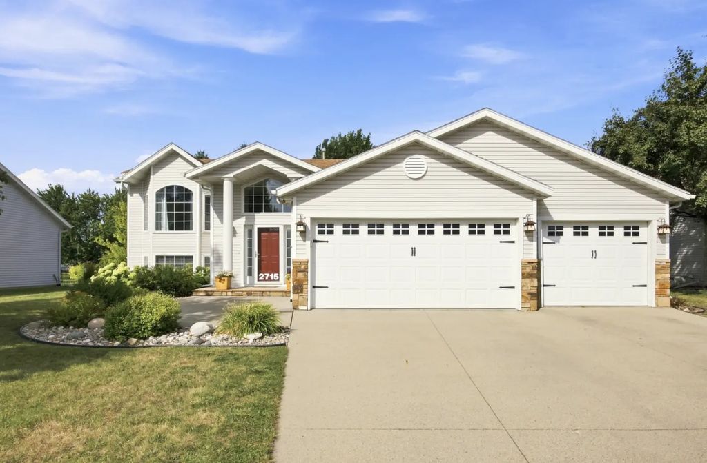 2715 32nd Street S, Fargo