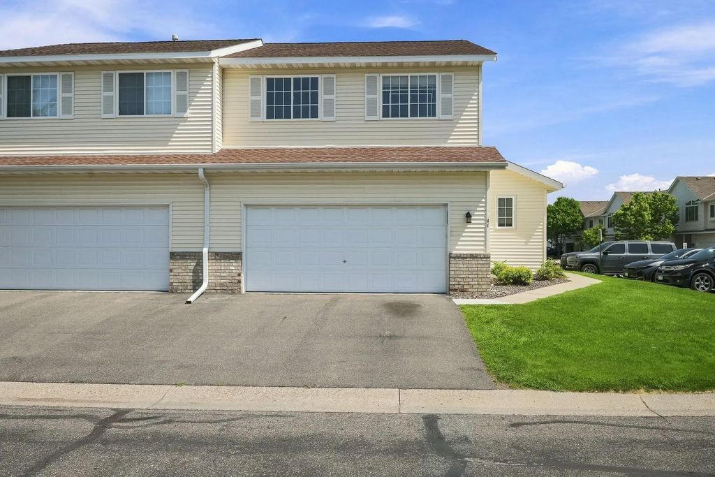 41 Willow Way, Farmington