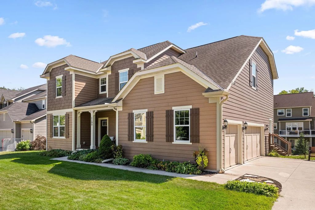 1192 Maple Lane W, Roseville