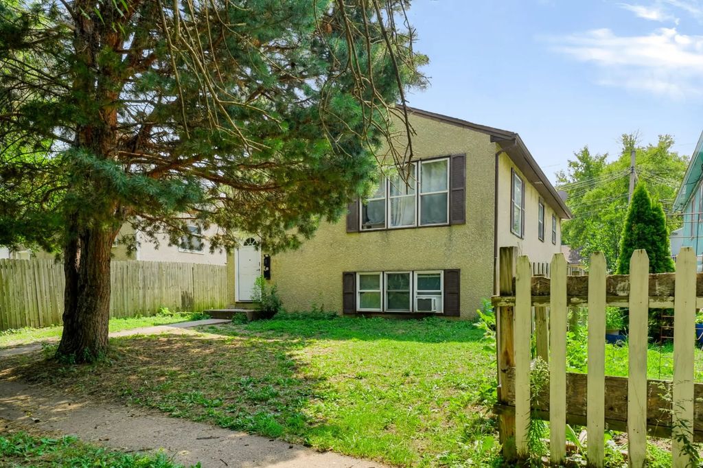 318 Baker Street E, Saint Paul