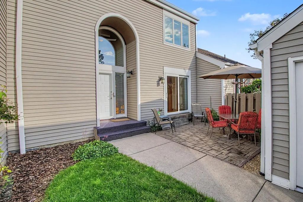 1182 Saint Clair Avenue, Saint Paul