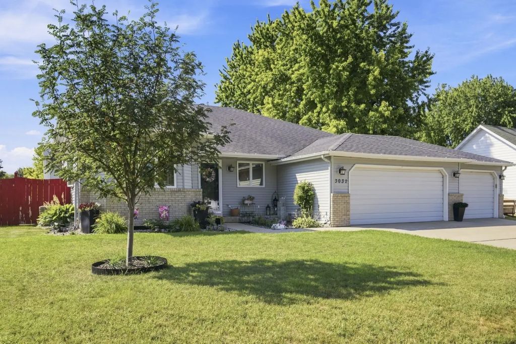 3032 37th Avenue S, Fargo