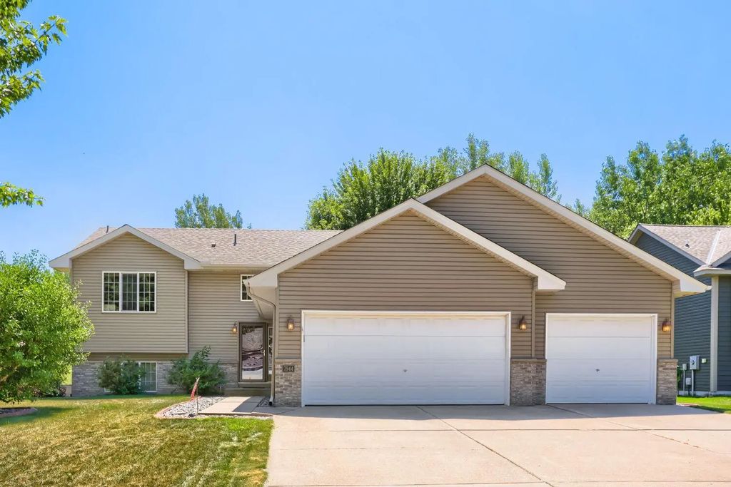 7944 Highland Drive, Lino Lakes