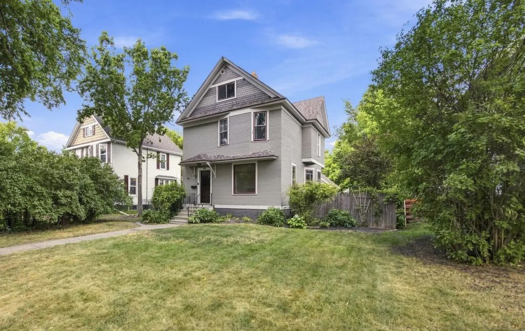 819 8th Avenue N, Fargo