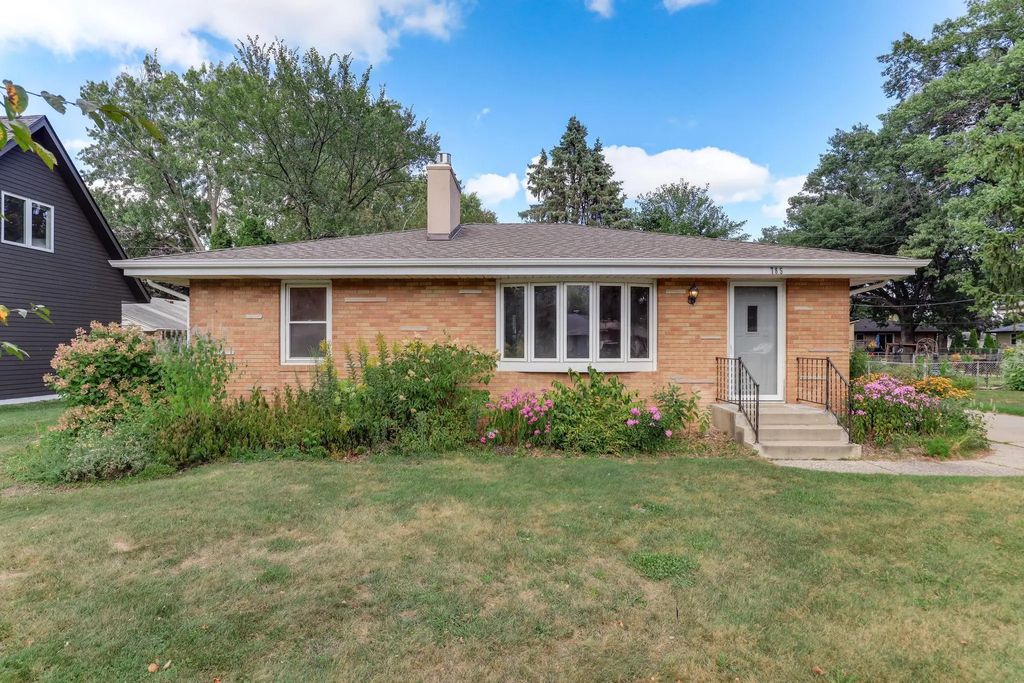 785 Grandview Avenue W, Roseville