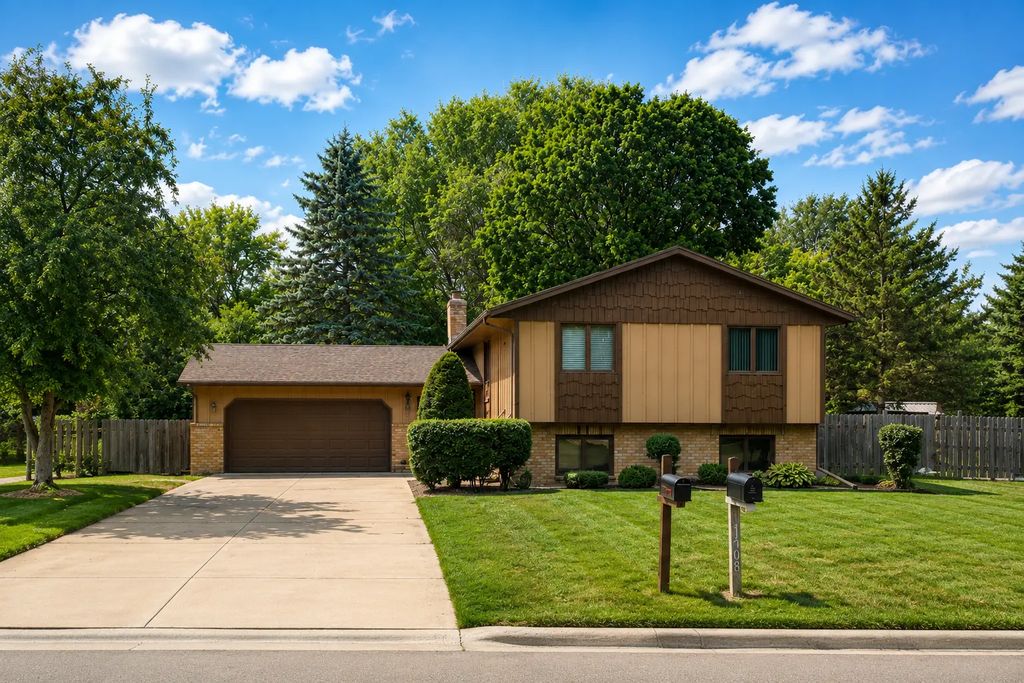 7709 Ewing Avenue N, Brooklyn Park