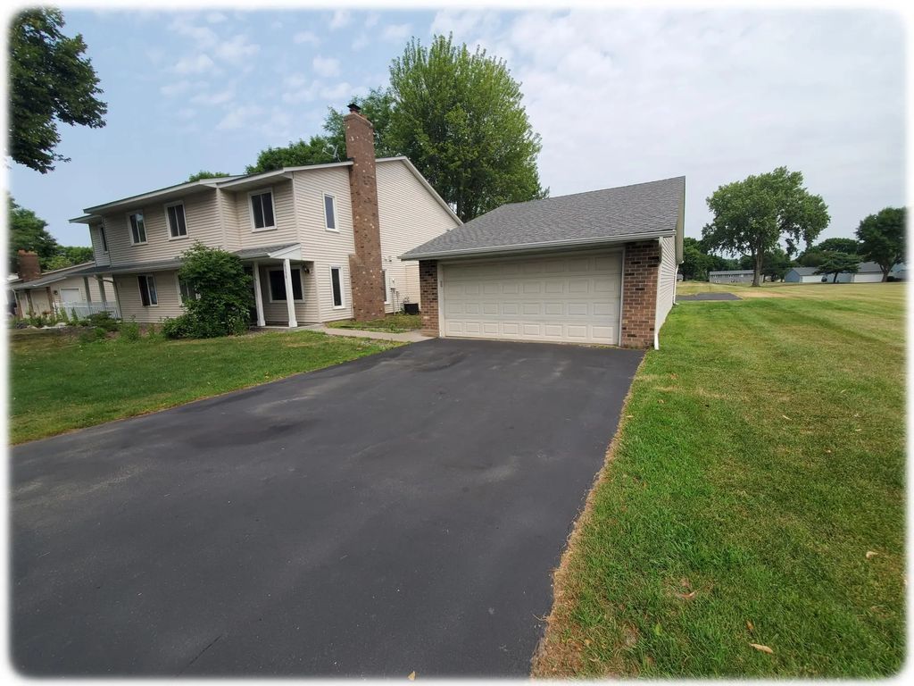 9358 Ranchview Lane N, Maple Grove