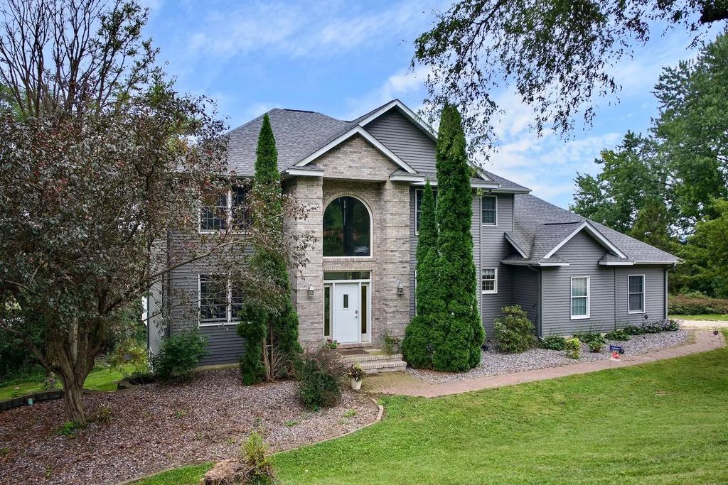 W157 Thomas Road, Fountain City